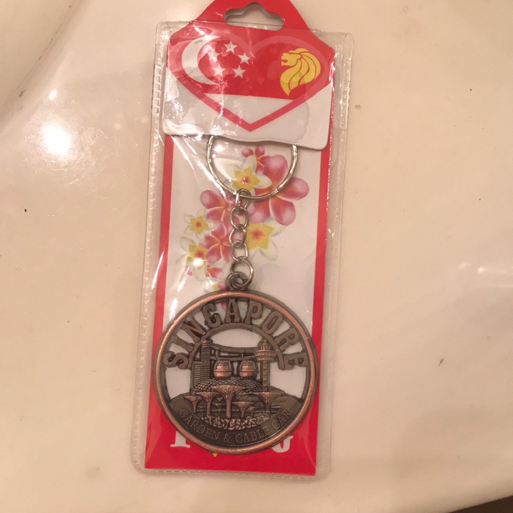 NWT Singapore keychain bronze colored